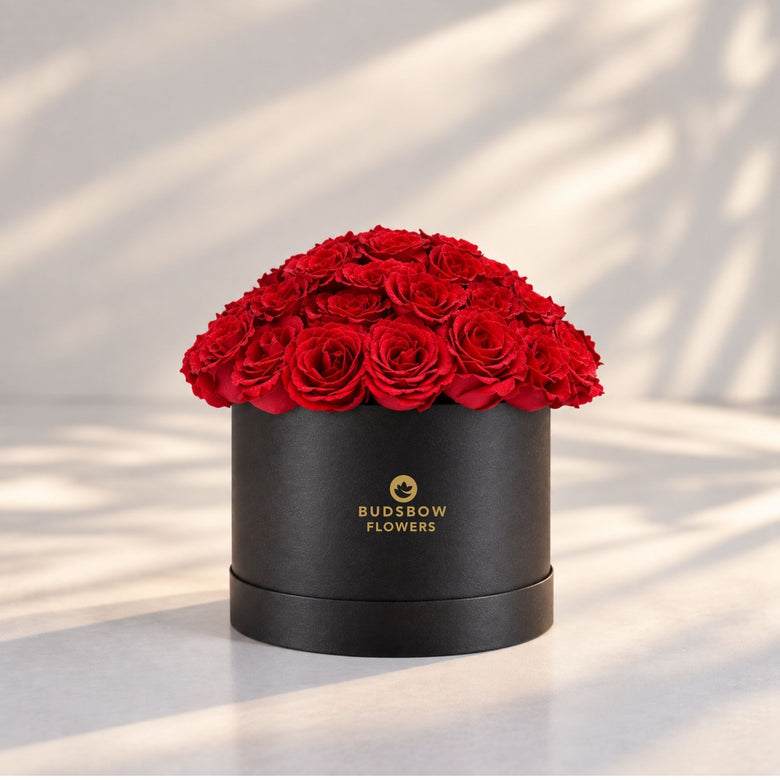 Classic Rose Box – Large, Red roses in Black box