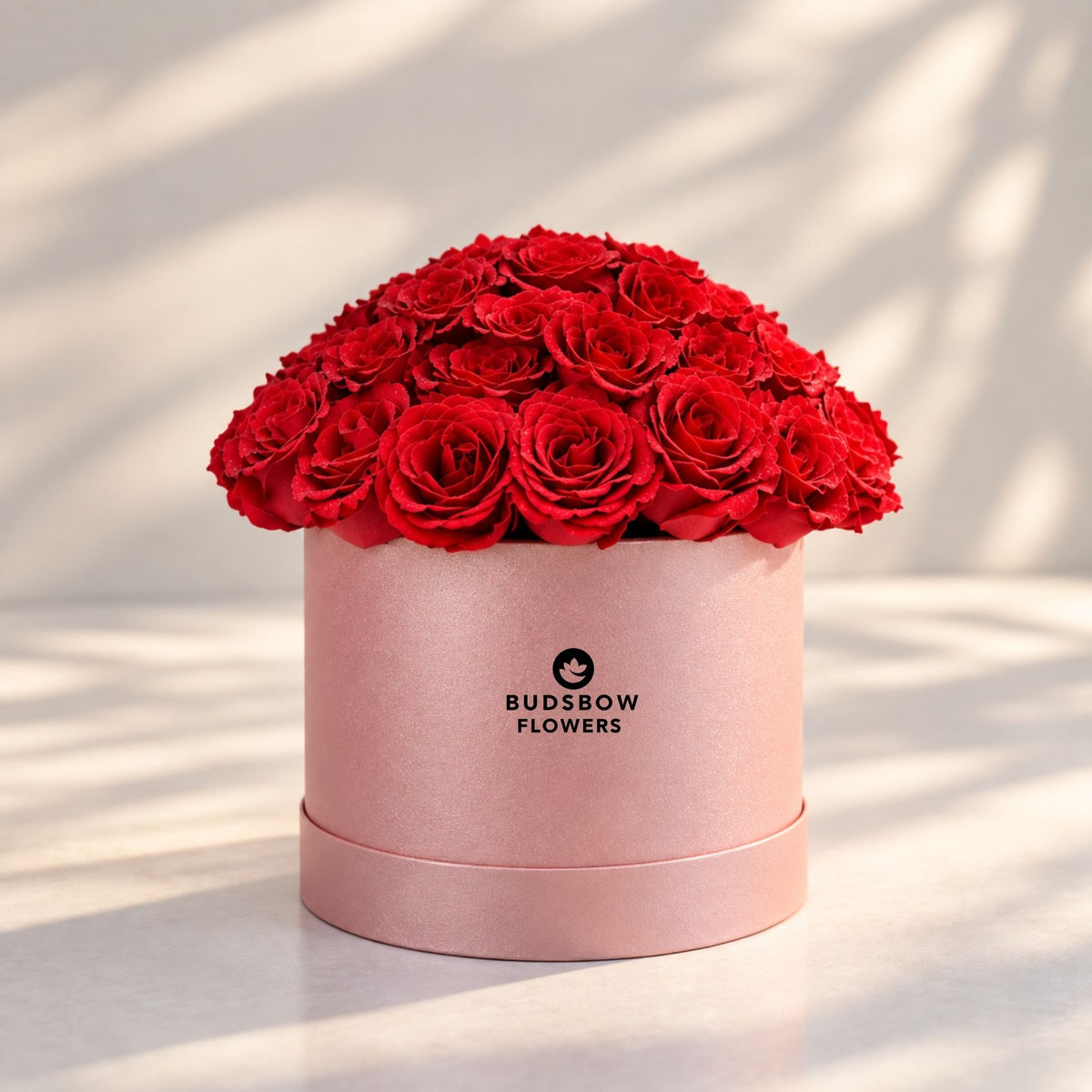 Classic Rose Box – Large, Red roses in Blush Pink box
