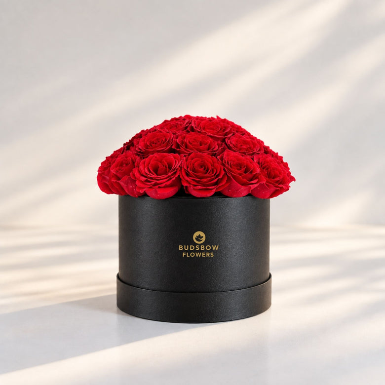 Classic Rose Box – Medium, Red roses in Black box